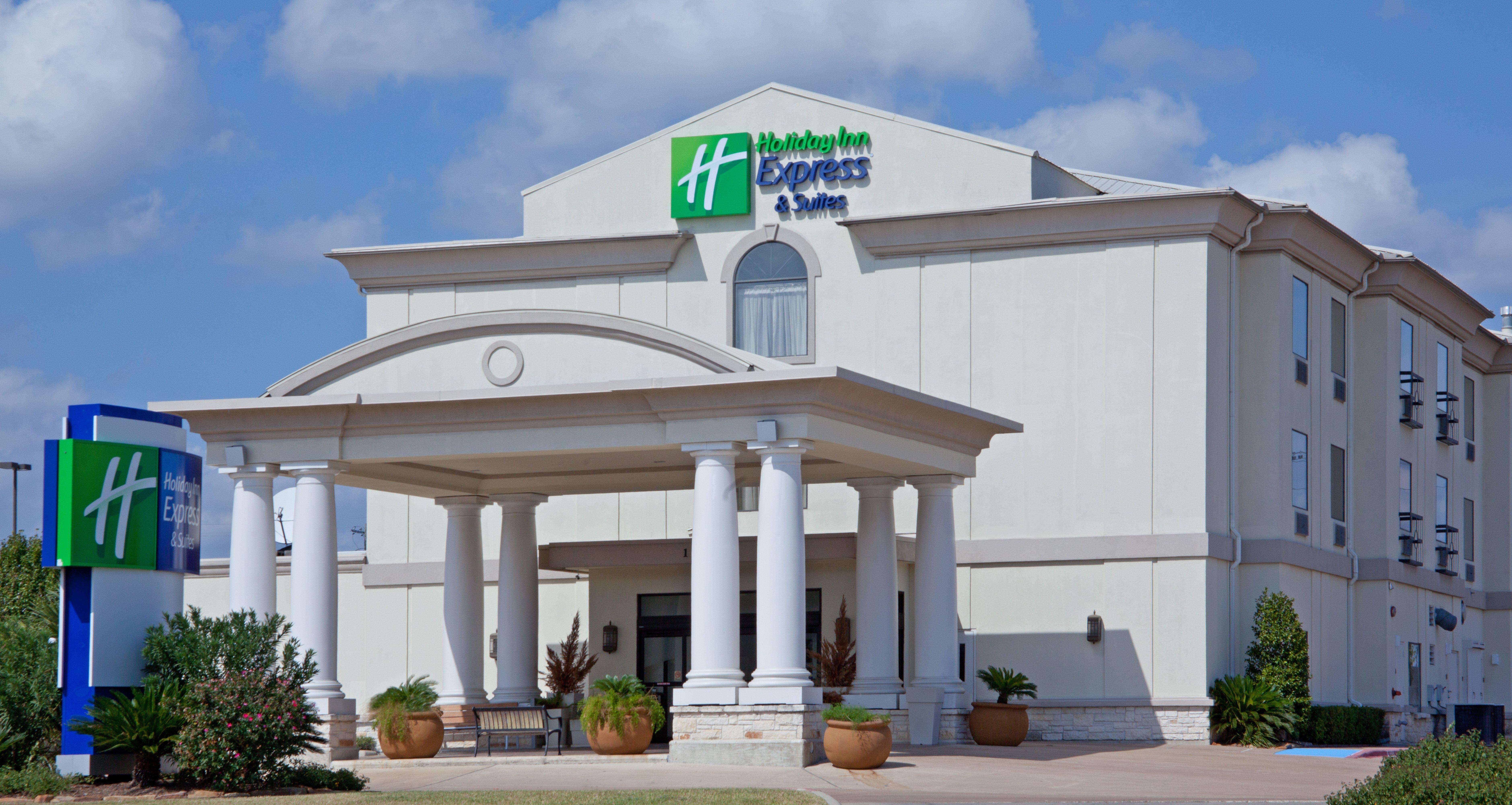 Holiday Inn Express & Suites College Station By Ihg Exterior photo